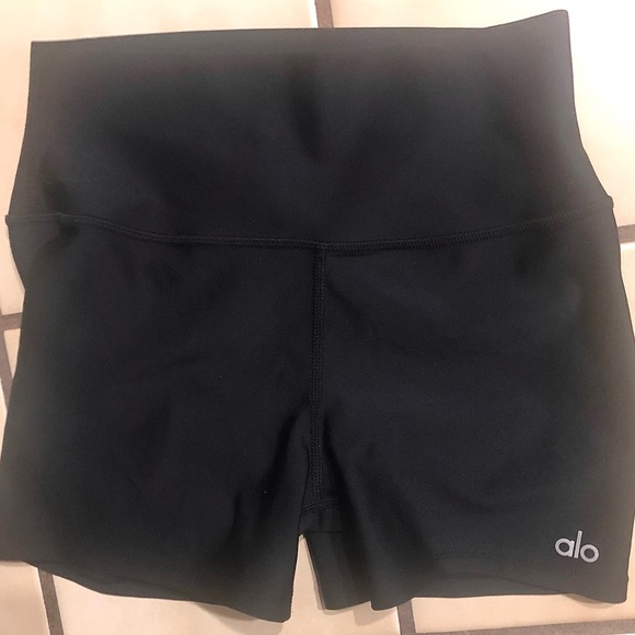 Workout outfit xs ALO spandex shorts and xs mossimo  cotton tank top - Picture 2 of 9